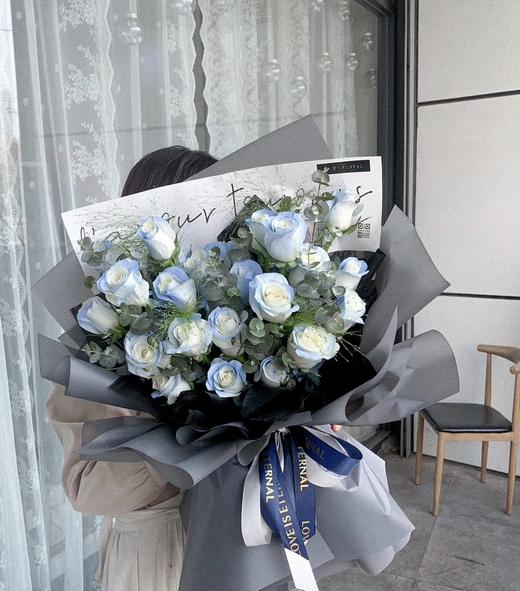 碎冰蓝玫瑰花束 商品图0