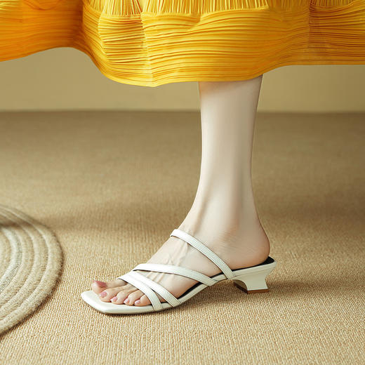 店长自留新款！巨显瘦~牛皮露趾外穿凉拖百搭粗跟拖鞋XK6801 商品图0