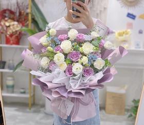 紫色白玫瑰混搭花束