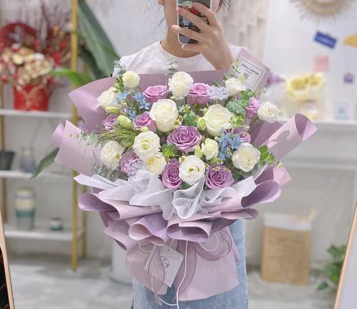 紫色白玫瑰混搭花束 商品图0