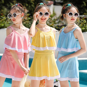 【三色可选！小清新泳衣】游泳衣设计时尚个性，配有连体裙式的设计，给孩子增添了一份优雅。而且这款泳衣还采用了韩版温泉泳装的概念，洋气外观，穿着时尚、舒适并且给人以自信，透气、舒适、亲肤！