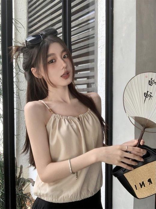 黛唯梵【精美实拍复古挂脖系带珠子吊带上衣】露肩V领设计流露优雅气质，抽绳镂空短款显得更加时尚。穿上它，让你美丽自信，成为耀眼的新款女神。 商品图3