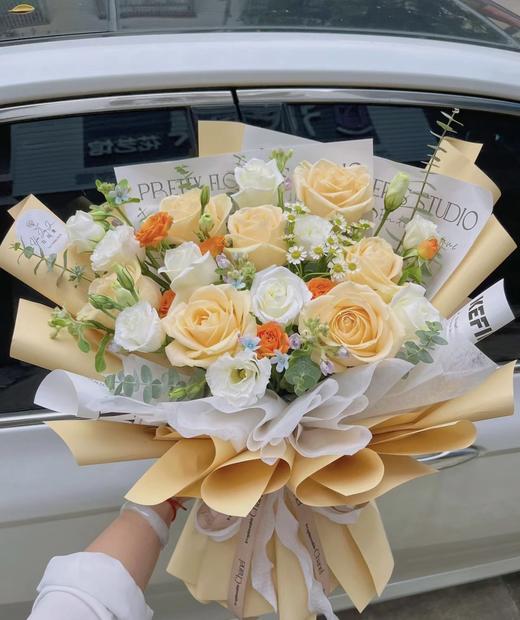 ins风香槟玫瑰花束 商品图0