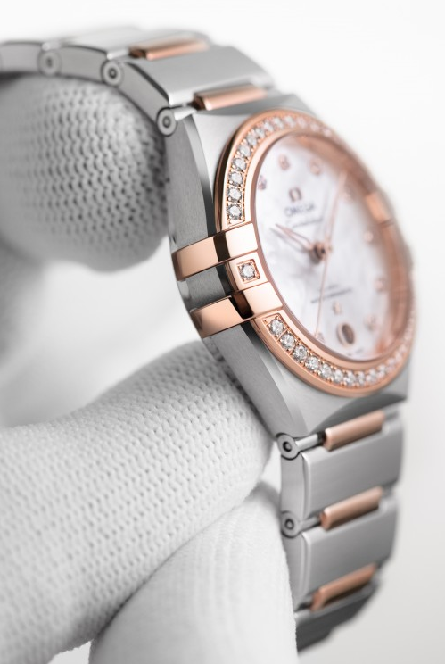 欧米茄星座系列复刻表曼哈顿女士腕表的制表工艺