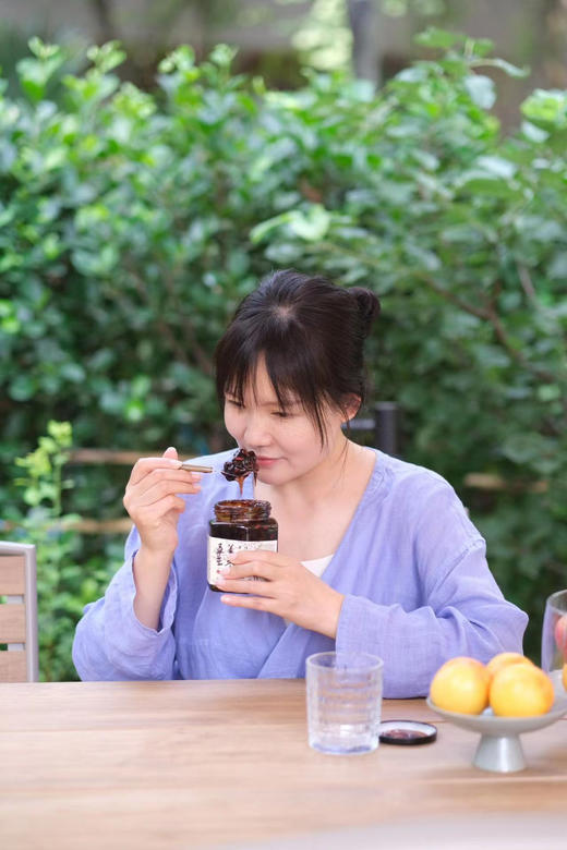 甄选每一道好料，姜枣膏纯手工熬制，甄选云南头道老黑糖 农场自产窖藏的老姜 中宁无硫枸杞 福建莆田龙眼肉，男女都可以喝 520g/瓶 商品图3