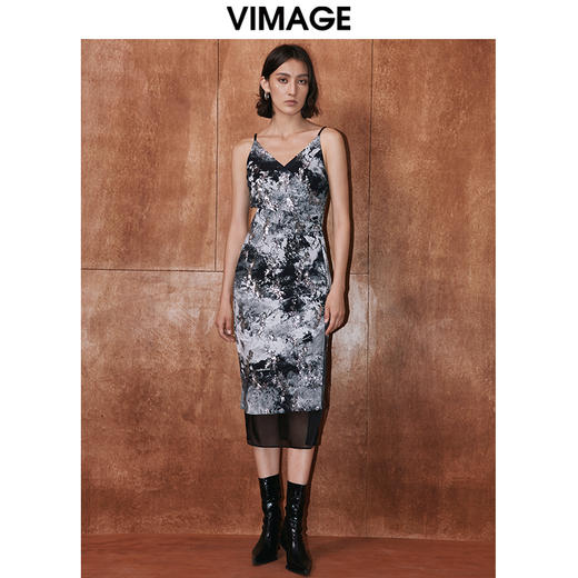 VIMAGE纬漫纪秋新款蕾丝拼印花吊带开叉复古性感连衣裙V2077606 商品图0