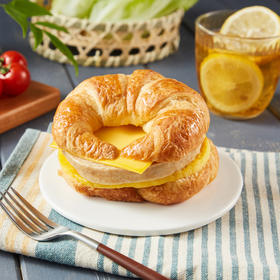 萌甜甜欧姆牛角堡|一口芝士爆浆，肉质细腻滑嫩，云朵般柔软欧姆蛋