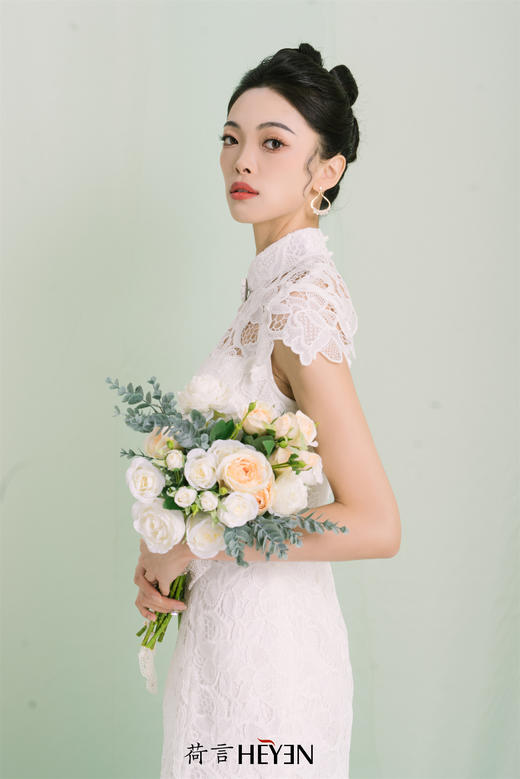 荷言HEYEN 美人如玉 白色蕾丝手工长拖尾新娘旗袍高级定制 商品图5