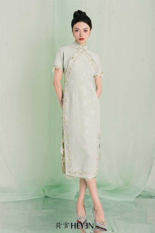 荷言HEYEN 檀深雪 竹抱平安纹淡绿色手工旗袍时装周系列 商品图4