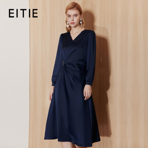 EITIE爱特爱秋季新款纯色百搭洋气收腰连衣裙C2307244 商品图0