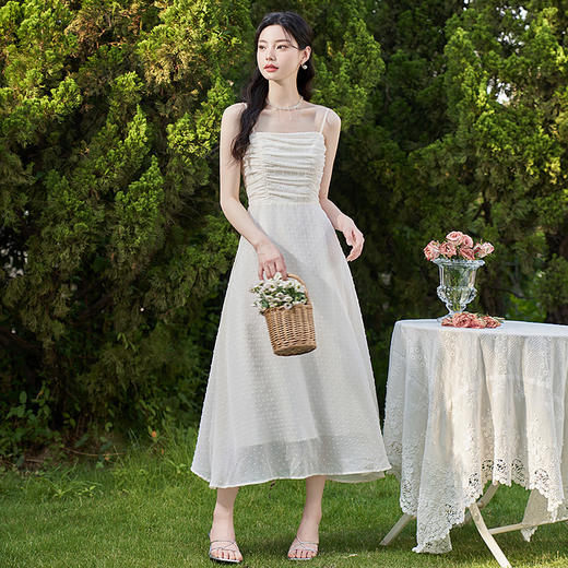 西遇吊带连衣裙女夏季新款法式小众高级感白色中长款仙女裙D1031143/V0050523 商品图1