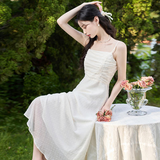 西遇吊带连衣裙女夏季新款法式小众高级感白色中长款仙女裙D1031143/V0050523 商品图4