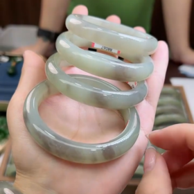 和田玉手镯-宽条