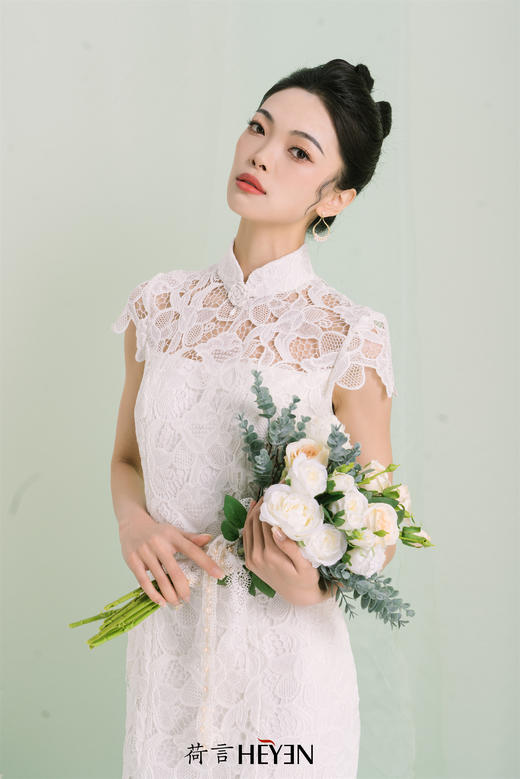 荷言HEYEN 美人如玉 白色蕾丝手工长拖尾新娘旗袍高级定制 商品图10