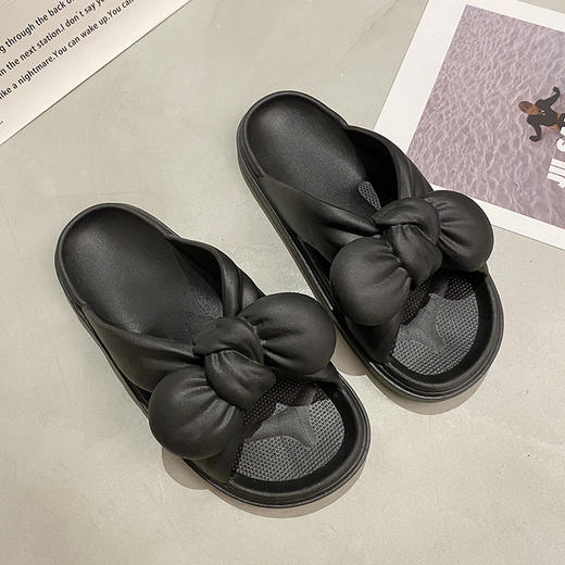 蝴蝶花女夏拖鞋，时尚个性外穿新款，ins防滑设计，让你随心搭配，轻松拥有时尚感。透气网红款式，舒适亲肤，女神必备，让你充分展现自信的女性魅力！ 商品图3