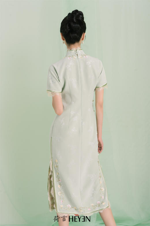 荷言HEYEN 檀深雪 竹抱平安纹淡绿色手工旗袍时装周系列 商品图2