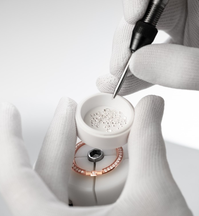 欧米茄星座系列复刻表曼哈顿女士腕表的制表工艺