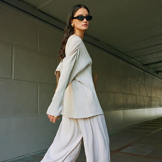 IN AND ON 夏季舒适风琴褶上衣/裤子宽松百搭显瘦气质女装53486/53462 商品图1