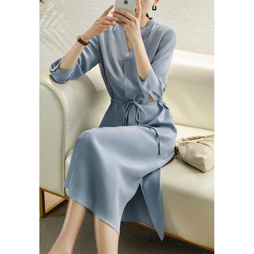 【秋日气质，尽显高端别致】3MM~弹力重绉桑衬衫连衣裙高腰设计，展现女性优雅曲线。两色可选，彰显个性品味。 商品图1