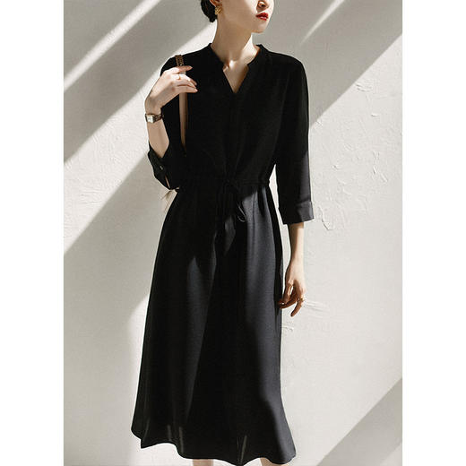 【秋日气质，尽显高端别致】3MM~弹力重绉桑衬衫连衣裙高腰设计，展现女性优雅曲线。两色可选，彰显个性品味。 商品图3