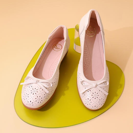 Safiya/索菲娅2023新品秋季舒适真皮休闲镂空蝴蝶结牛筋软底坡跟浅口单鞋 SF33111405 商品图4