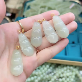 玉美人菲菲26929-18K和田玉吊坠35*15mm赠链/多样性发一