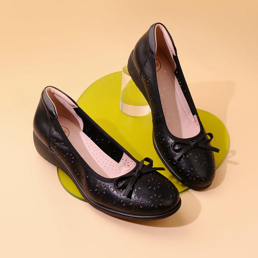 Safiya/索菲娅2023新品秋季舒适真皮休闲镂空蝴蝶结牛筋软底坡跟浅口单鞋 SF33111405 商品图0