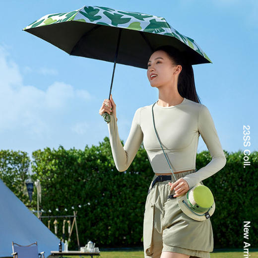 蕉下23新款口袋系列帽野黑胶五折伞 商品图0