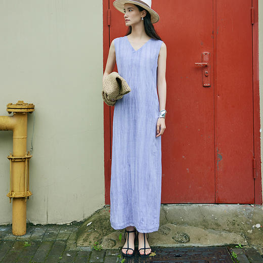 IN AND ON 天丝吊带连衣裙扎染肌理宽松休闲显瘦亚麻两穿式长裙女53499 商品图0