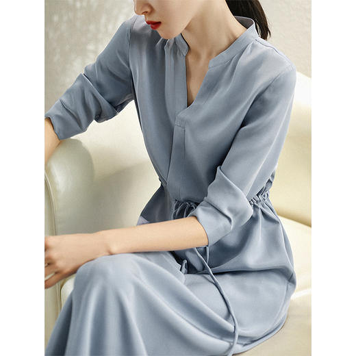 【秋日气质，尽显高端别致】3MM~弹力重绉桑衬衫连衣裙高腰设计，展现女性优雅曲线。两色可选，彰显个性品味。 商品图0