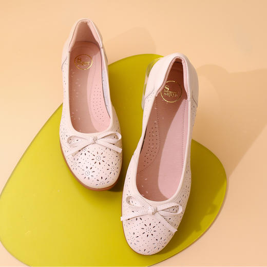 Safiya/索菲娅2023新品秋季舒适真皮休闲镂空蝴蝶结牛筋软底坡跟浅口单鞋 SF33111405 商品图5