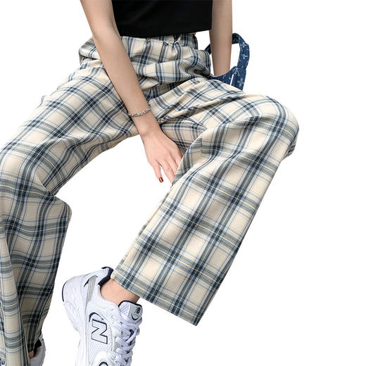 新款潮流格子阔腿裤女，百搭潮流款卫裤；简约且不失精致，彰显强大女性气场。高腰设计，显得腰部纤细修长，直筒剪裁，穿着起来自然流畅，完美演绎出女性的优雅形象！ 商品图5