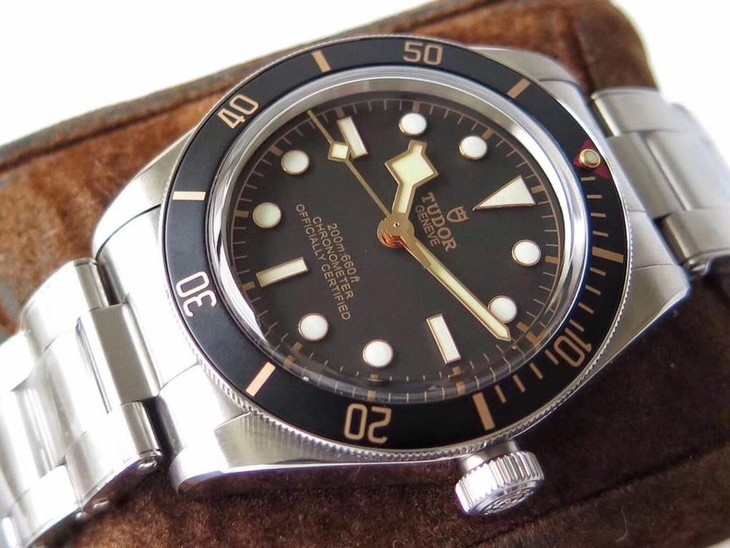 ZF厂帝舵碧湾系列M79030N-0001腕表新品评测