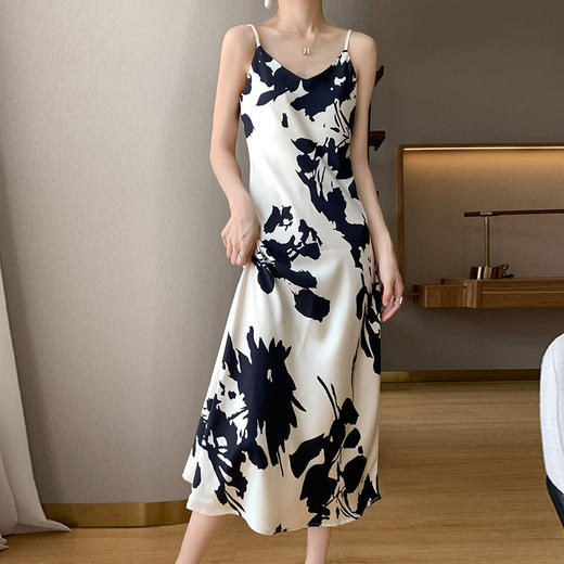 轻奢大牌女装丝稠缎面吊带长裙 v领气质简约连衣裙 商品图8