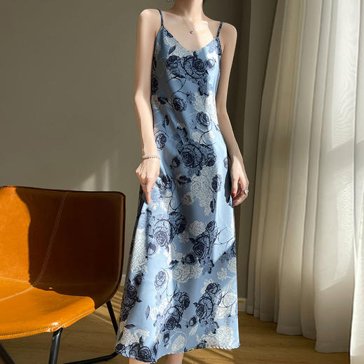 轻奢大牌女装丝稠缎面吊带长裙 v领气质简约连衣裙 商品图9