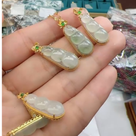 玉美人菲菲/18k翡翠吊坠22*10/多样性发单个