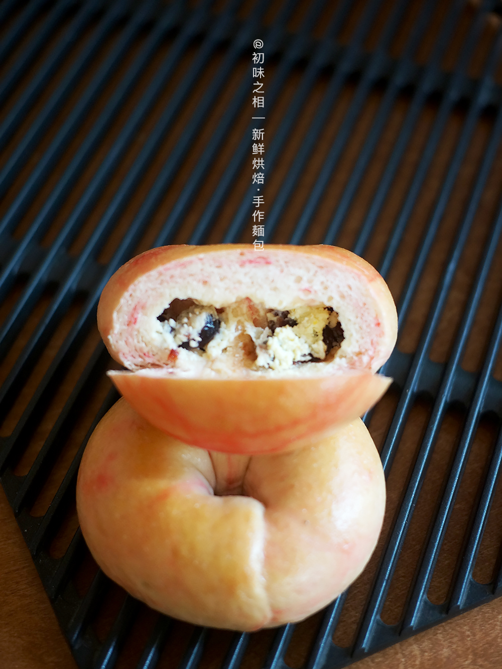 「红丝绒蔓越莓奶酪」贝果~ 04月20日制作发出