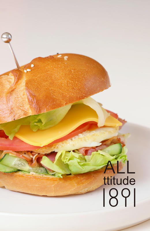 热烤欧芹蒜香培根鸡蛋芝士可颂开放三明治（请尽快食用） 商品图0