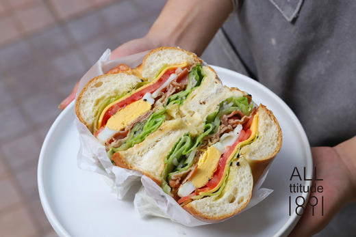 ”清爽滴“培根鸡蛋芝士贝果三明治 商品图0