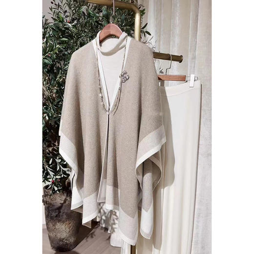 爱马*家镇店宝物！配色太完美！多用途山羊绒大披肩外套女R22540 商品图5