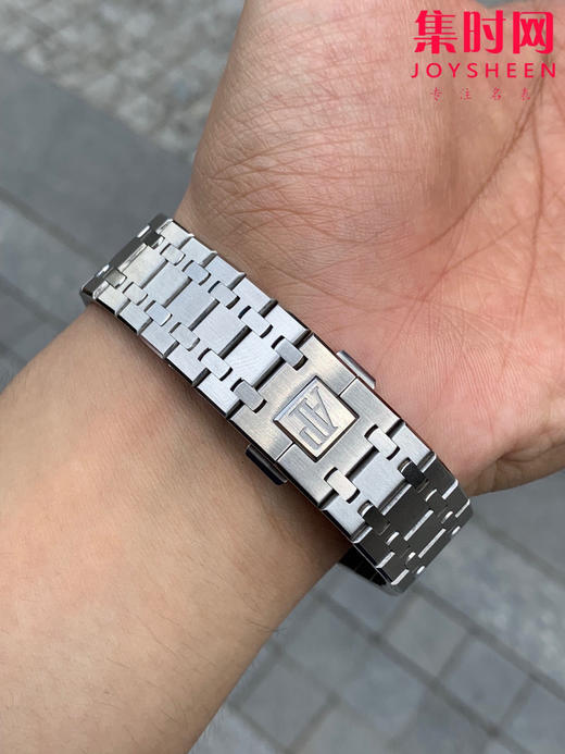 钛合金版本 ZF爱彼皇家橡树系列15202IP烟熏蓝珠光面 皇家橡树15202钛壳 超轻！男士腕表 表径39mm 小手腕福音 商品图8