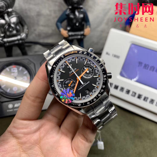 OM欧miga超霸系列 赛车计时码表 原版9900自动上链计时机械机芯，3点盘为12小时和60分钟累积计时盘。所有功能及外观与原版一致。 商品图1