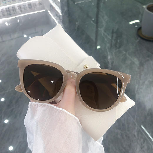 【许红豆同款茶色墨镜】明星同款燕麦色太阳镜，缔造街拍高极感。女神必备单品FXQ 商品图3