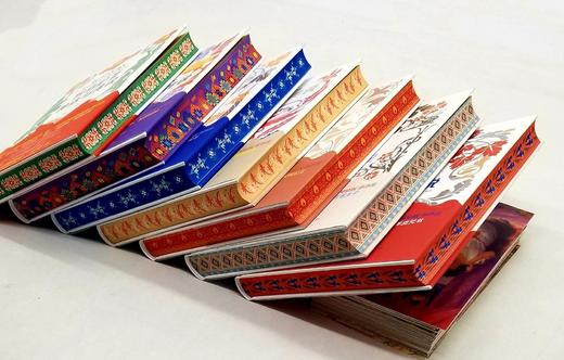 《世界神话与传说》，精装函套刷边本，32开，玛丽安·多萝西·贝尔格雷夫，希尔达·哈特 等 著，中央编译出版社2023年一版一印，定价406，售价299元。 商品图5