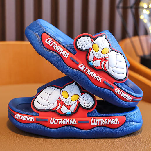 【奥特曼拖鞋！多色可选】奥特曼大大的脚印，留下深深的印记，夏季凉拖，尽显儿童可爱之美，厚底防滑，走起路来更自如，让孩子室内洗澡、家中穿梭轻松自在。-QQ 商品图1