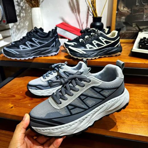 户外压胶工艺舒适软底透气登山鞋 商品图0