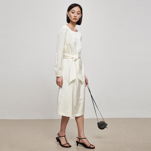 IN AND ON21726高定质感缎面连衣裙女一片式收腰圆领A字裙 商品图7
