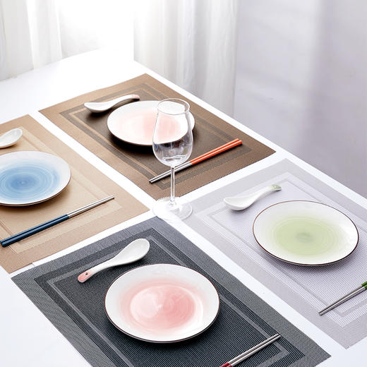 【6F】多样屋简约餐垫长方形餐桌垫欧式PVC西餐垫隔热杯垫碗垫盘垫子餐布水洗 【回子格 】 商品图0