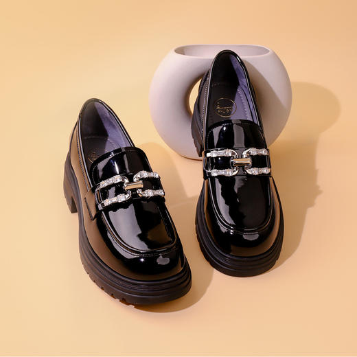 Safiya/索菲娅2023秋季新品英伦风复古休闲粗跟漆皮厚底一脚蹬乐福鞋SF33112139 商品图3