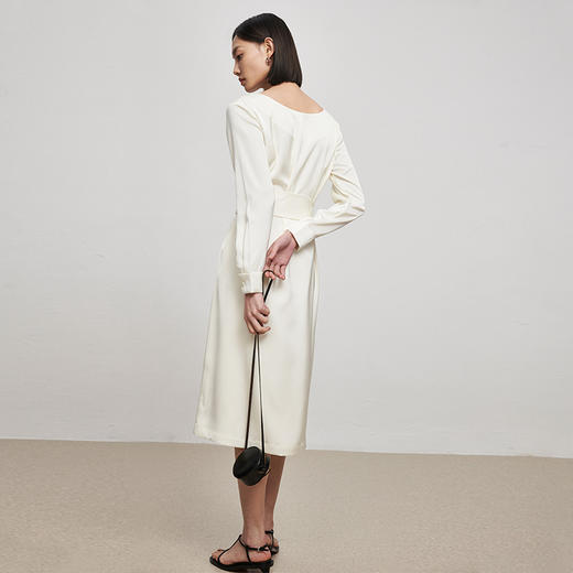 IN AND ON21726高定质感缎面连衣裙女一片式收腰圆领A字裙 商品图3